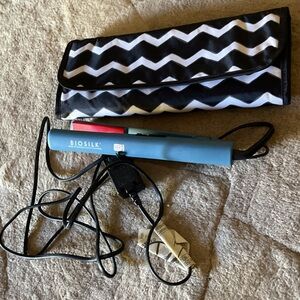 Biosilk Blue Hair Straightener with Chevron Patterned insulated Case